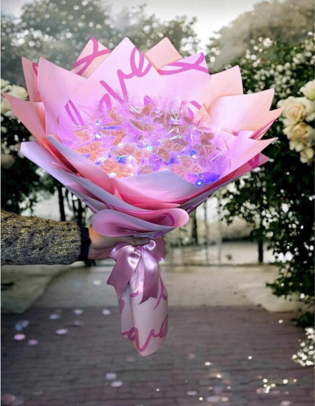 Parıltıçiçek™ LED Işıklı Kelebek Buketi – El Yapımı Romantik Hediye (Love Serisi)